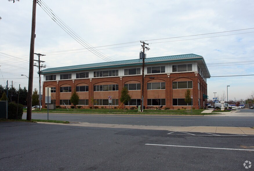 More Photos Of 15901 Frederick Rd, Rockville Office For Sale
