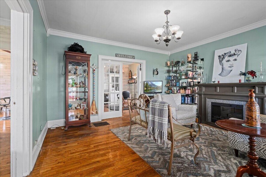 More Photos Of 1322 Versailles Rd, Lexington Freestanding For Sale