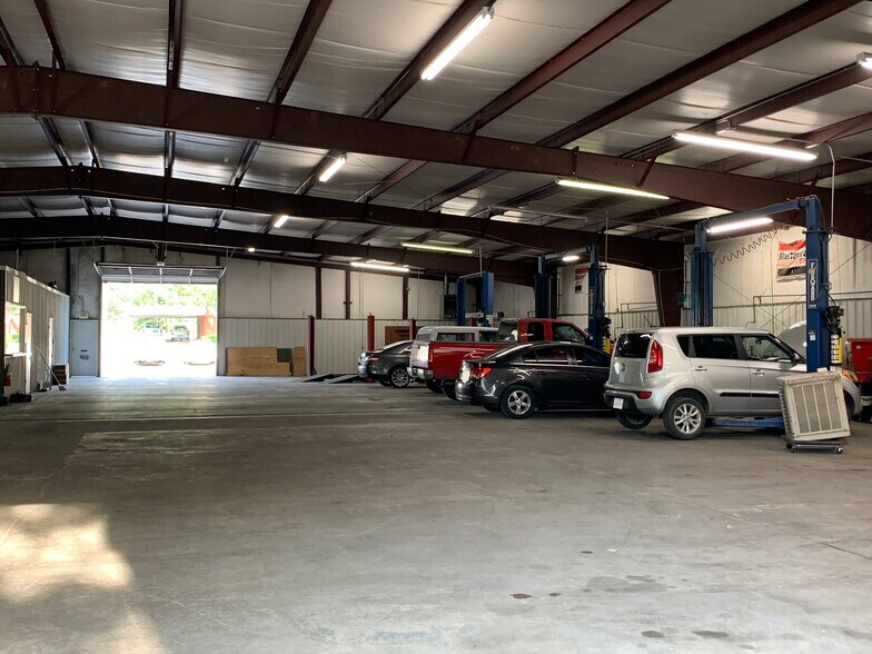 More Photos Of 1510 Washington St, Commerce Auto Repair For Lease