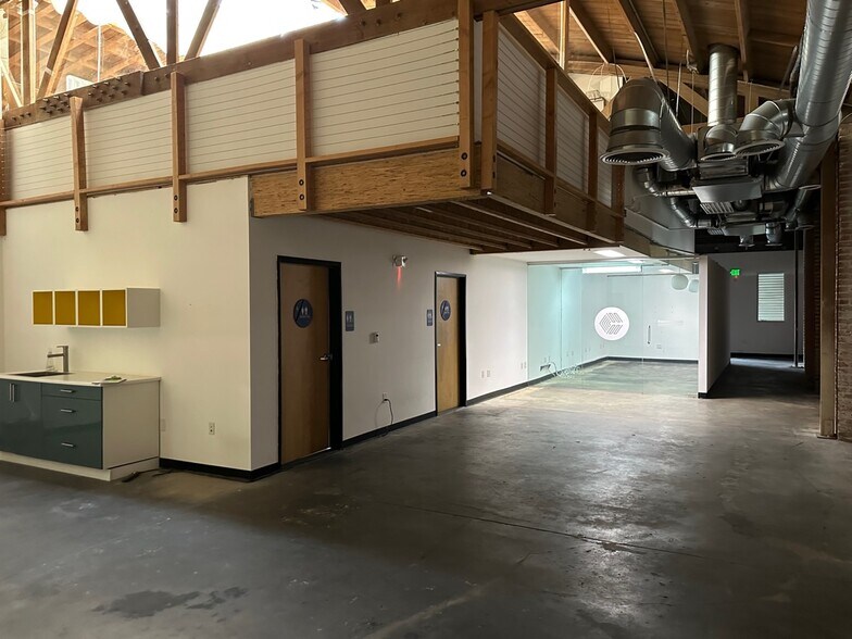 More Photos Of 3608-3610 San Fernando Rd, Glendale Loft Creative Space For Sale