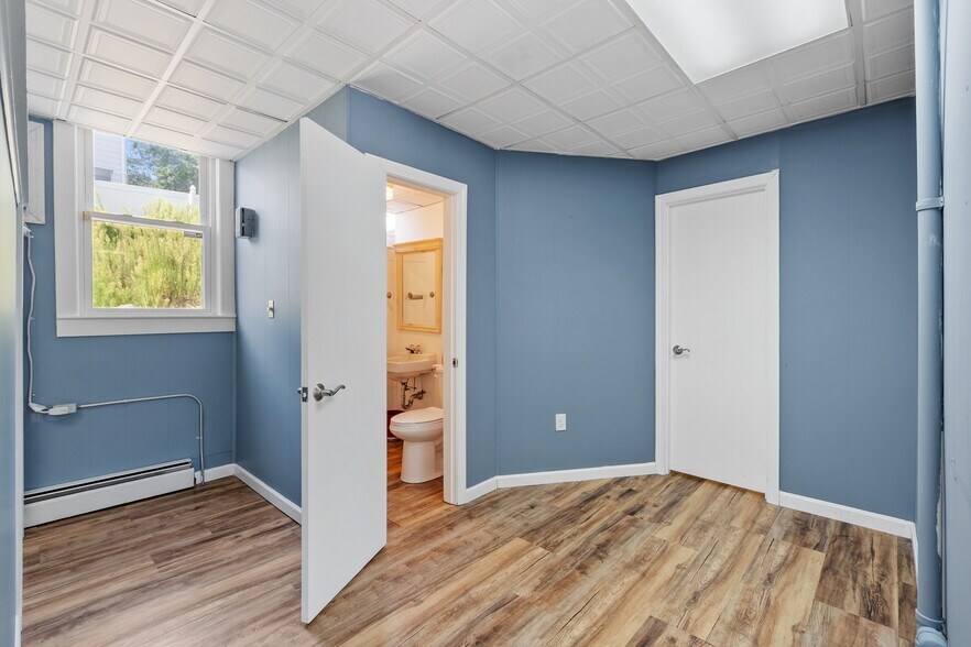 More Photos Of 127-129 Lowell St, Methuen Freestanding For Lease