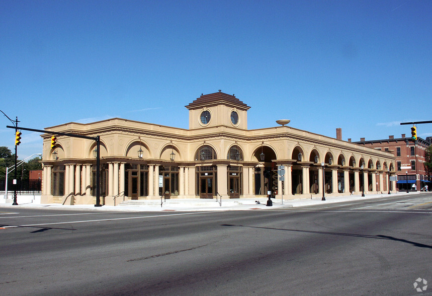 Primary Photo Of 565-601 N High St, Columbus Restaurant For Sale