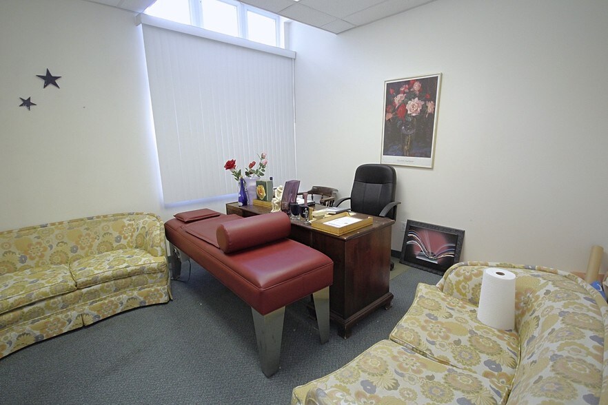 More Photos Of 15 1st St, Staten Island Office For Sale