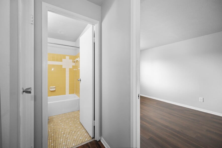 More Photos Of 3204 Mozart Ave, Cincinnati Apartments For Sale