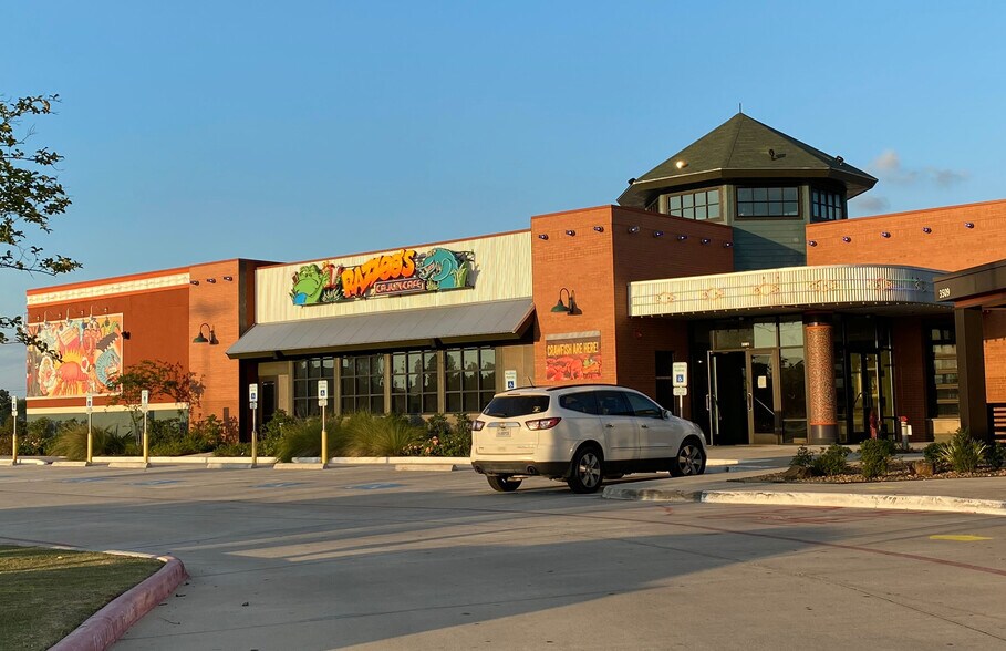 More Photos Of 3501 E Sam Houston Pky S, Pasadena General Retail For Lease