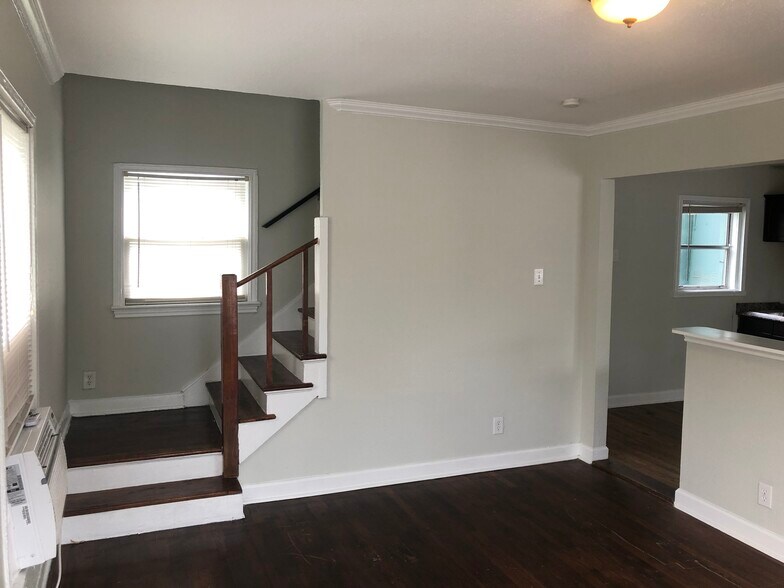 More Photos Of 261 Claremont Ave, San Antonio Multifamily For Sale