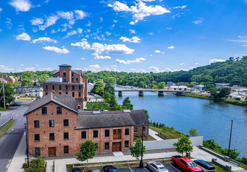 More Photos Of 125 Water St, Catskill General Retail For Lease