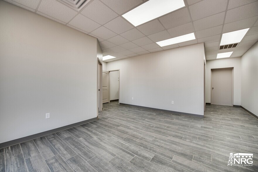 More Photos Of 2104 E County Road 130, Midland Warehouse For Lease