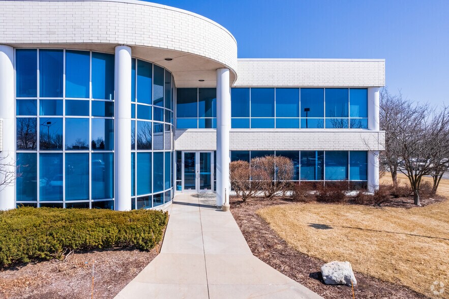 More Photos Of N28W23050 Roundy Dr, Pewaukee Office For Sale