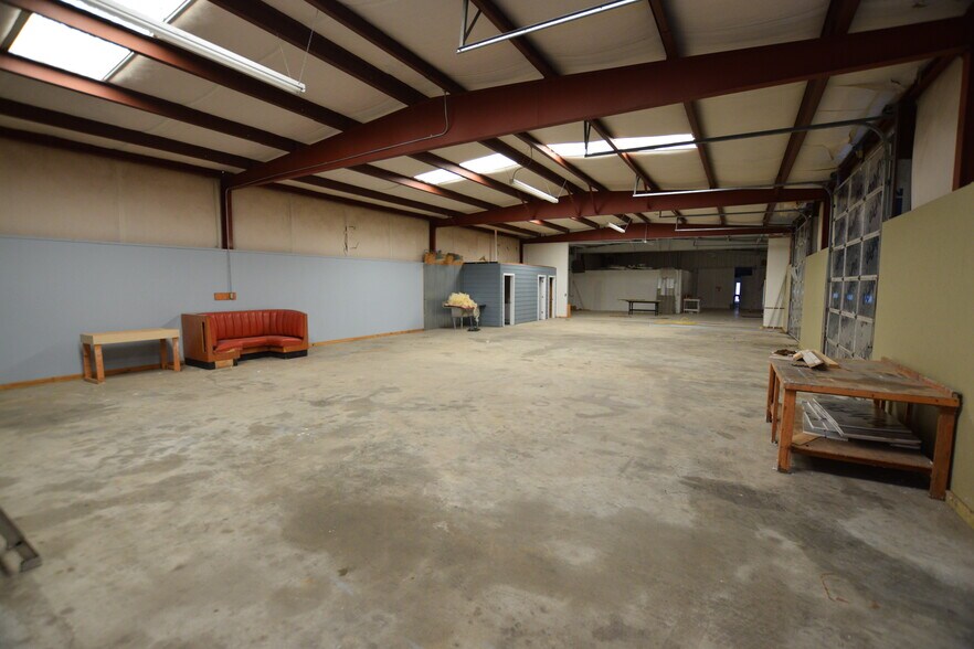 More Photos Of 2175 W Choctaw St, Tahlequah Light Distribution For Sale