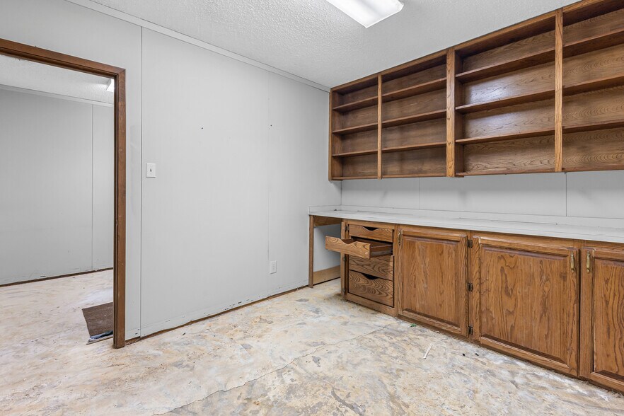 More Photos Of 5408 Wesley St, Greenville Freestanding For Sale