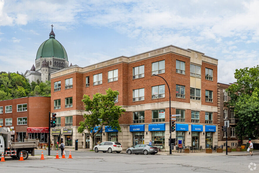 Primary Photo Of 5050-5060 Ch de la Côte-des-Neiges, Montréal Storefront Retail Office For Lease