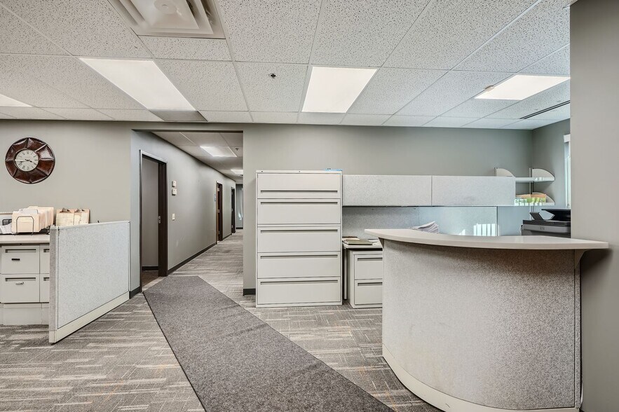More Photos Of 2075 Prosperity Rd, Saint Paul Light Distribution For Sale