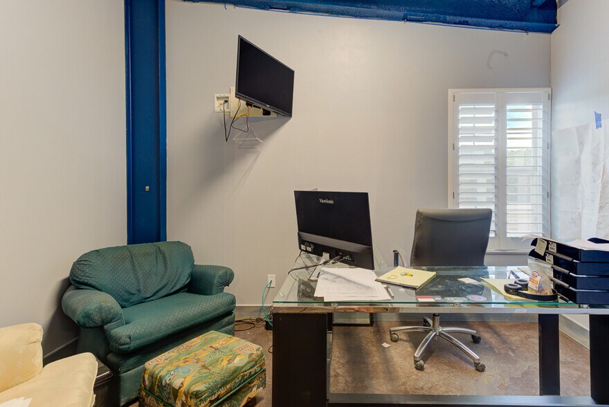 More Photos Of 9425 Schoenthal Rd, New Braunfels Warehouse For Sale