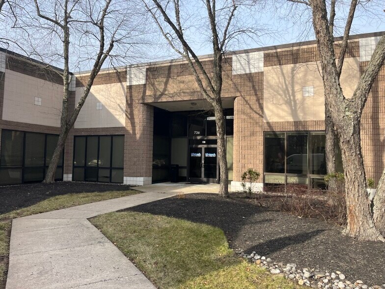 More Photos Of 730 Louis Dr, Warminster Township Warehouse For Lease