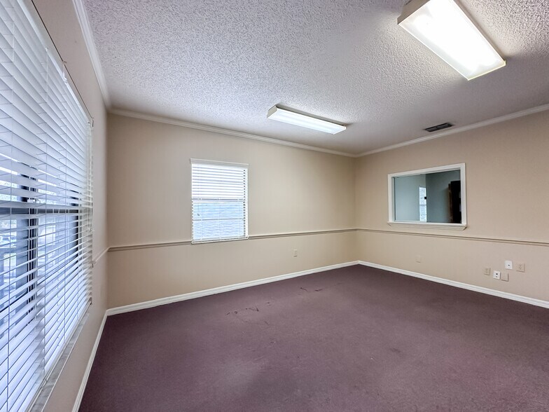 More Photos Of 2000 E Edgewood Dr, Lakeland Office For Lease