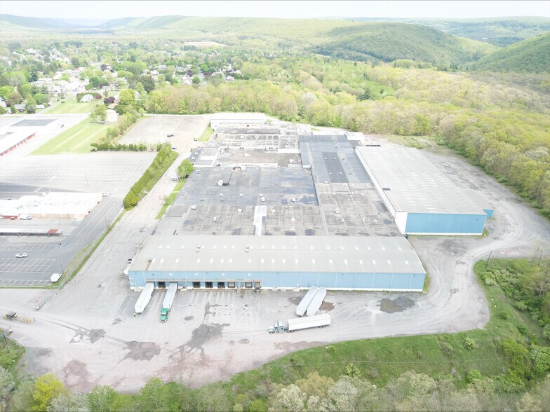 More Photos Of 143 Mahanoy Ave, Tamaqua Distribution For Lease