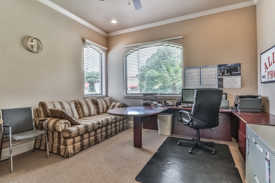 More Photos Of 5501 Louetta Rd, Spring Office For Sale