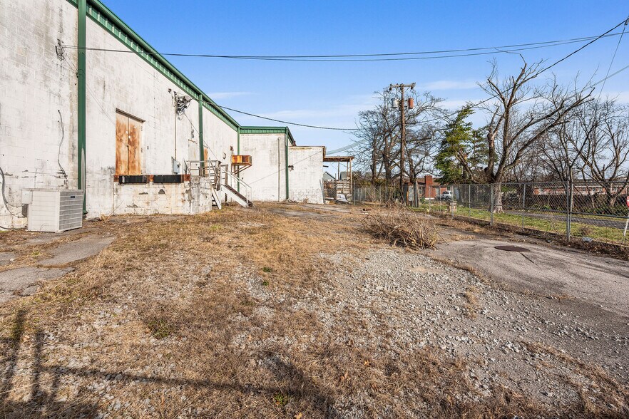 More Photos Of 1111-1115 Donelson Ave, Old Hickory Showroom For Lease