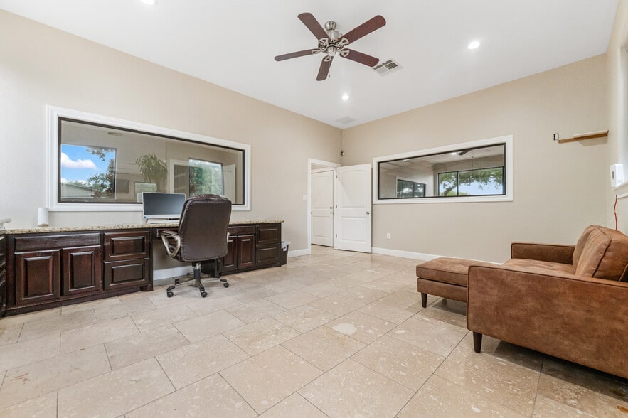 More Photos Of 6927 Highway 36 S, Rosenberg Office For Lease