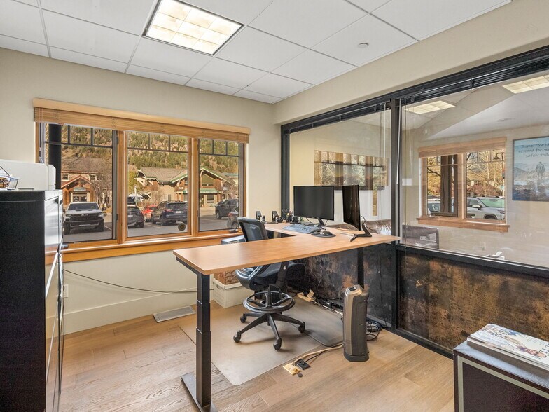 More Photos Of 36 Center Ln, Big Sky Office For Lease