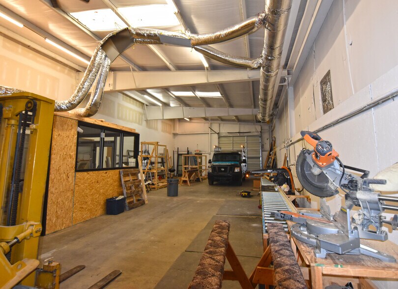 More Photos Of 300 Eddy Ct, Franklin Warehouse For Lease