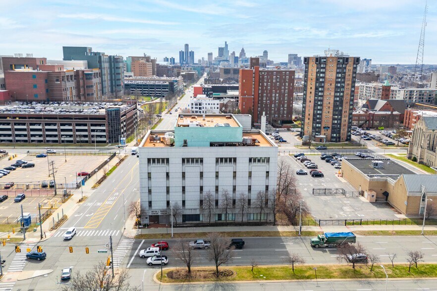 More Photos Of 110 E Warren Ave, Detroit Medical For Lease