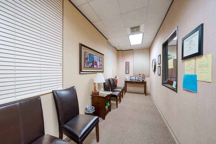 More Photos Of 15430 Ridge Park Dr, Houston Office For Sale