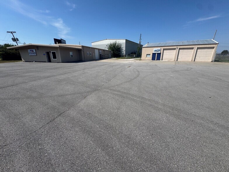 More Photos Of 17230-17232 Bel-Ray Pl, Belton Warehouse For Sale