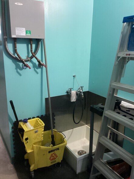 More Photos Of 360 E State Line Rd, Toledo Light Manufacturing For Sale