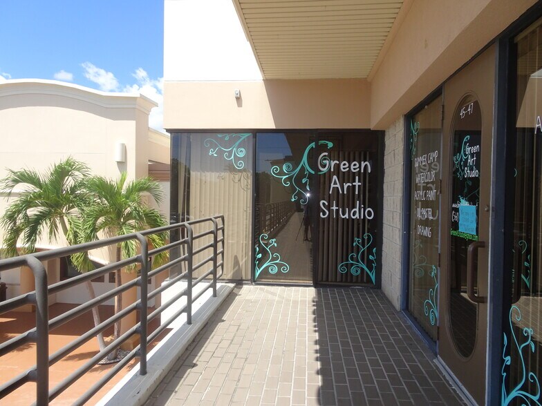 More Photos Of 21065-21073 Powerline Rd, Boca Raton General Retail For Lease