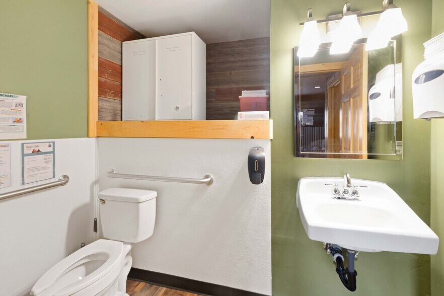 More Photos Of 315 E 1st St, Parachute Freestanding For Sale