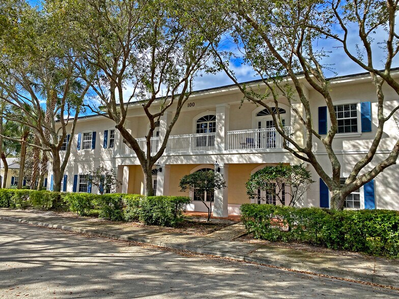 More Photos Of 100 Village Square Crossings, Palm Beach Gardens Medical For Lease