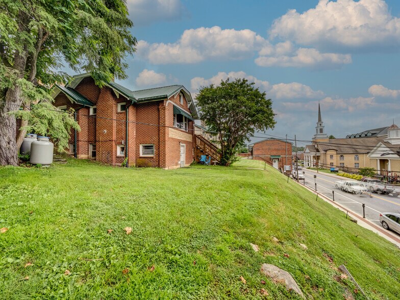 More Photos Of 271 Wallace Cir, Boone Apartments For Sale