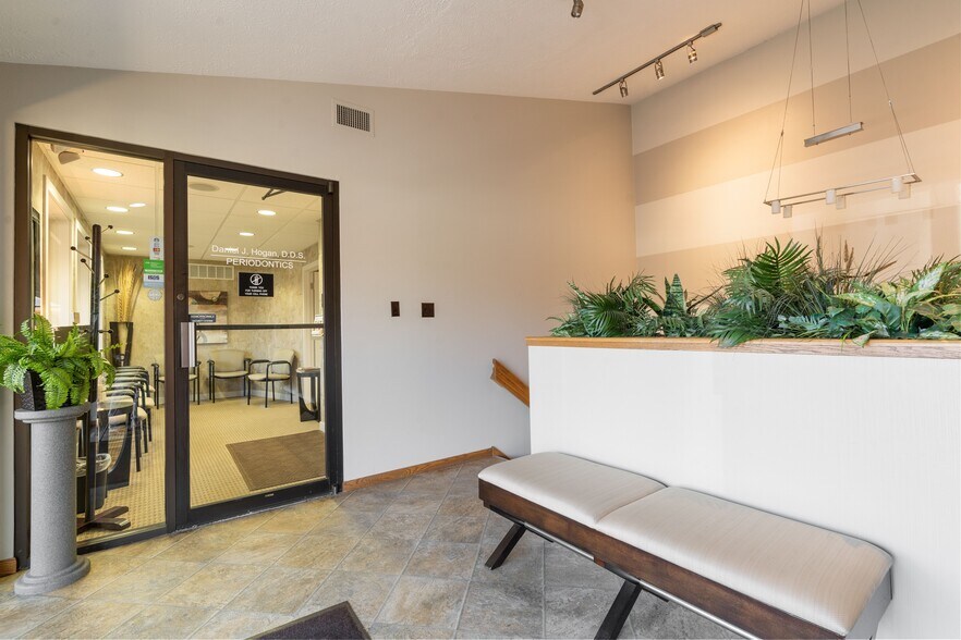 More Photos Of 604 35th Ave, Moline Medical For Lease