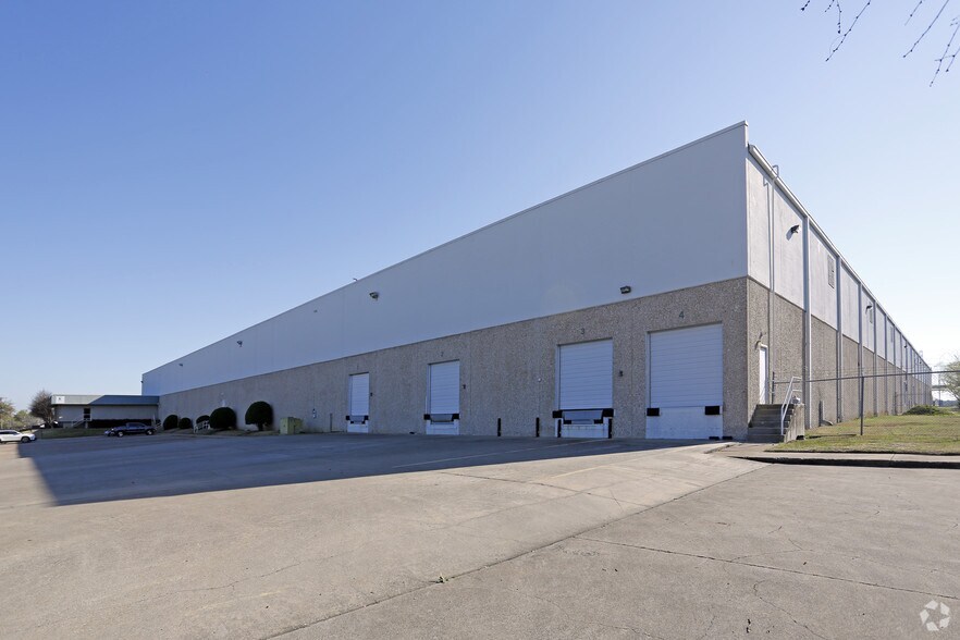 More Photos Of 1701 Timberlake Dr, Arlington Distribution For Lease