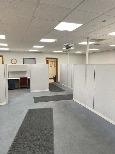 More Photos Of 6 Morrill Pl, Fulton Warehouse For Lease