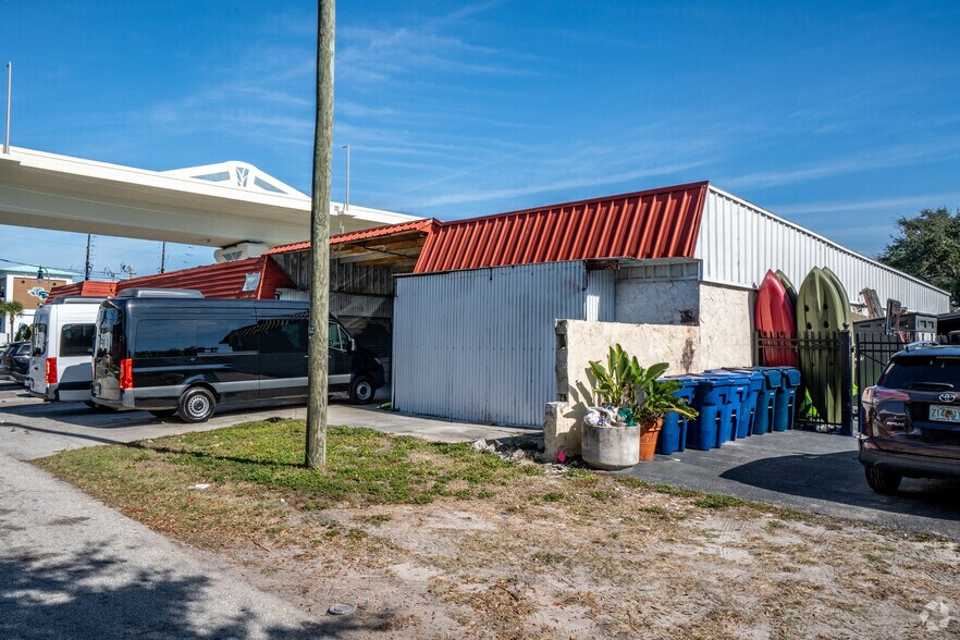 More Photos Of 4542 W Gandy Blvd, Tampa Freestanding For Sale