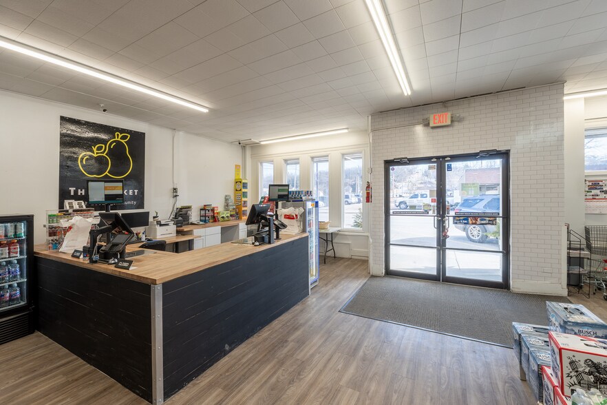 More Photos Of 205 Main St, Louisville Storefront For Sale