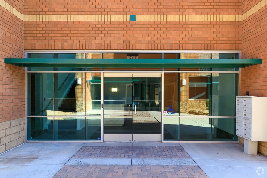 More Photos Of 8324 E Hartford Dr, Scottsdale Office For Lease