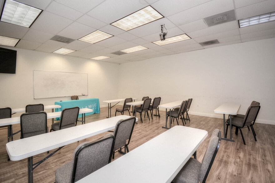 More Photos Of 570 S State College Blvd, Fullerton Warehouse For Sale