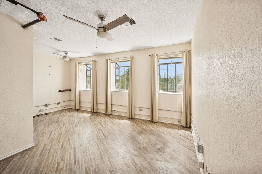 More Photos Of 313 W Bayaud Ave, Denver Warehouse For Sale