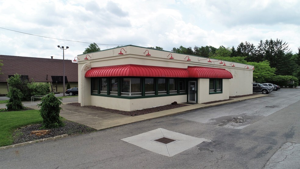 Primary Photo Of 4837 Mahoning Ave, Youngstown Restaurant For Lease