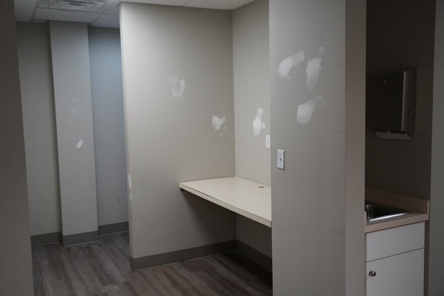 More Photos Of 1657 E Greenville St, Anderson Office For Sale