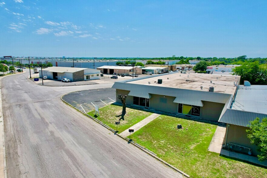 More Photos Of 4763 Broom St, San Antonio Warehouse For Lease