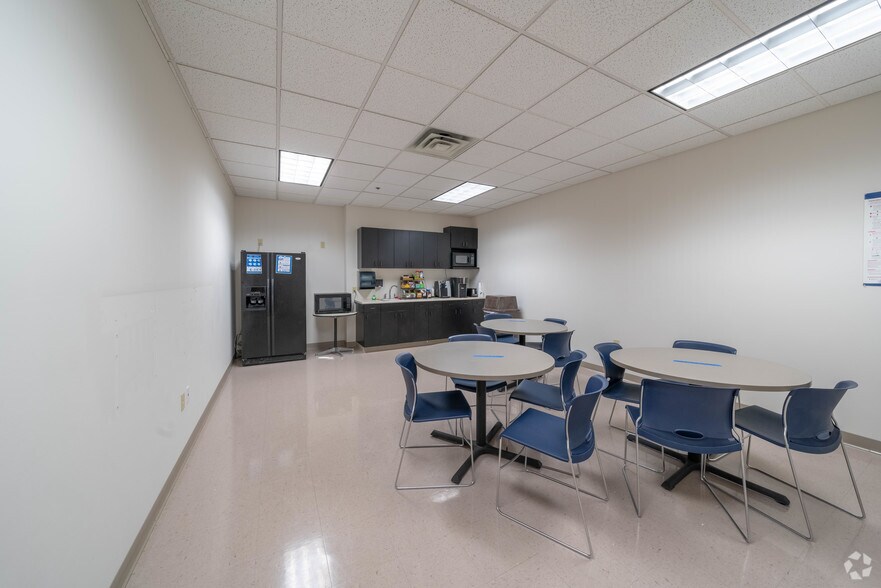 More Photos Of 601 Campus Dr, New Brighton Manufacturing For Lease