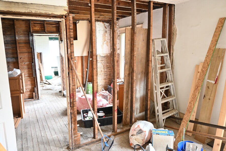 More Photos Of 937 W Wooster Rd, Barberton Storefront Retail Residential For Sale