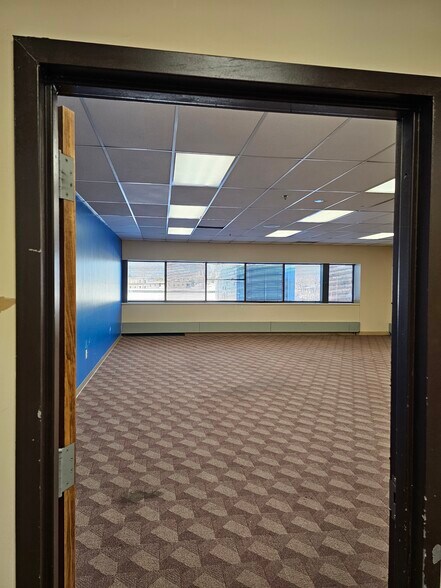 More Photos Of 1991 Northampton St, Easton Light Distribution For Lease