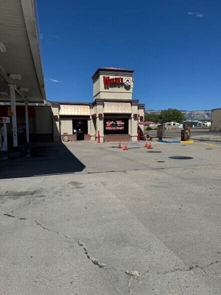 More Photos Of 195 S Columbine Ct, Parachute Fast Food For Sale