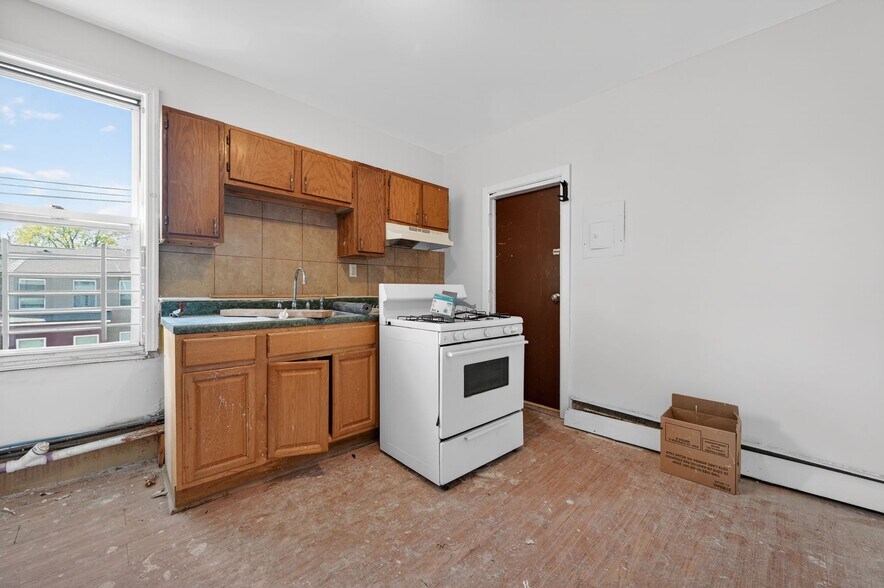 More Photos Of 661 S 18th St, Newark Apartments For Sale